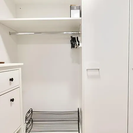 Flamingo Studio, Free Parking, 2 Min To Airport And Apartamento