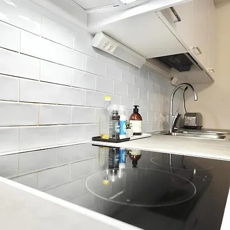 Flamingo Studio, Free Parking, 2 Min To Airport And