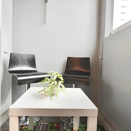 Flamingo Studio, Free Parking, 2 Min To Airport And Apartamento Vantaa