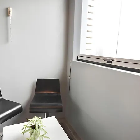 Flamingo Studio, Free Parking, 2 Min To Airport And Apartamento