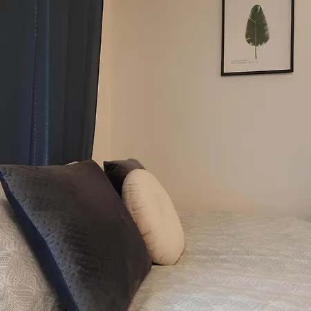 Flamingo Studio, Free Parking, 2 Min To Airport And