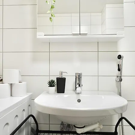 Flamingo Studio, Free Parking, 2 Min To Airport And * Vantaa