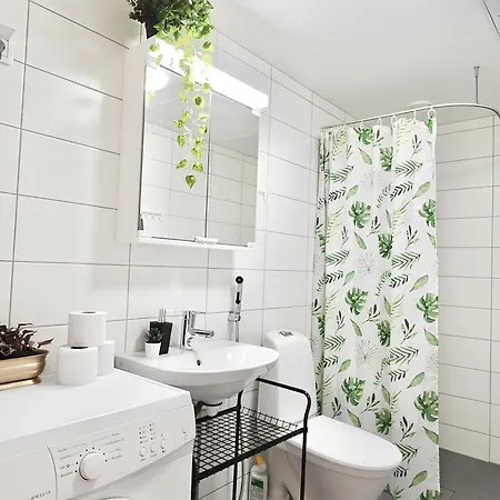Flamingo Studio, Free Parking, 2 Min To Airport And